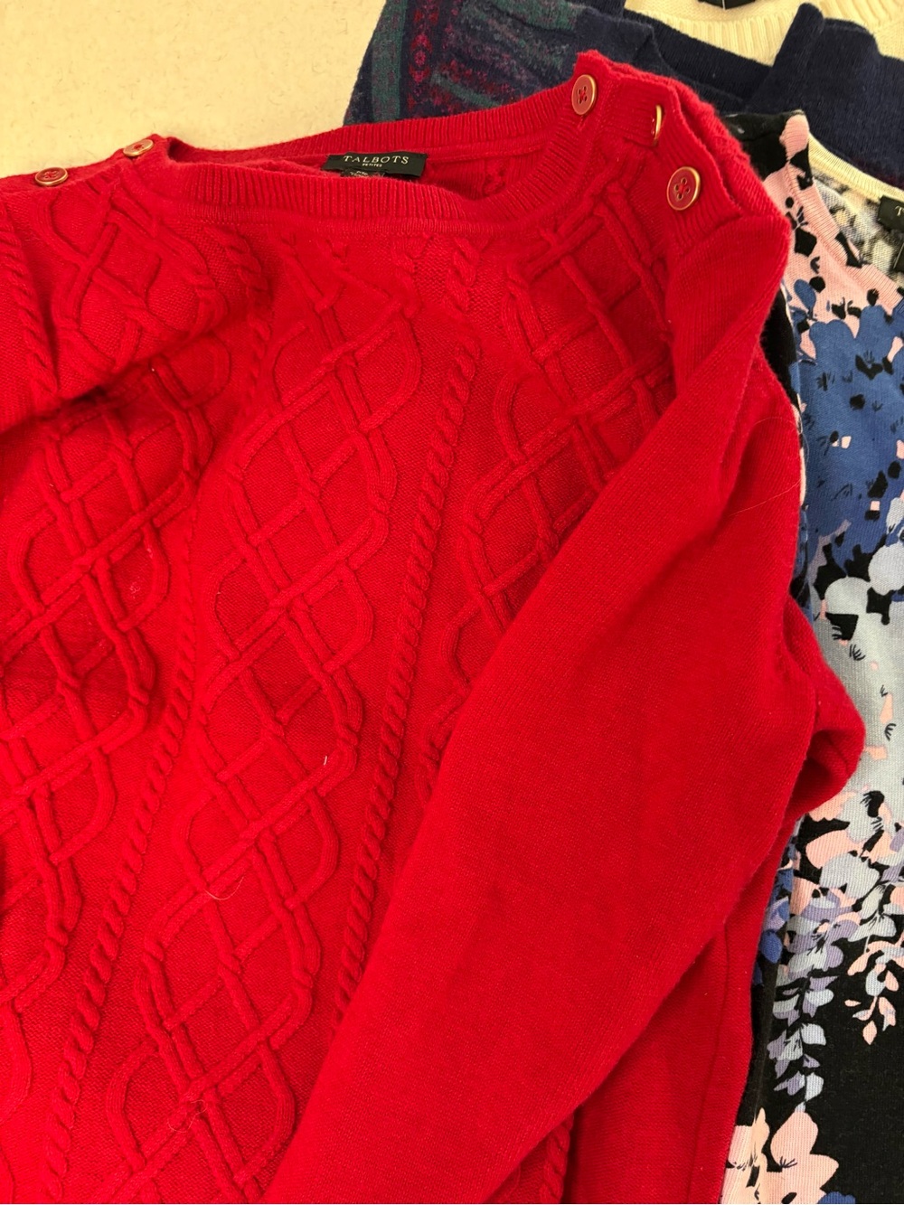 Closet Clean Out Women’s 13 Shirts/ Great For Resellers - Picture 8 of 16